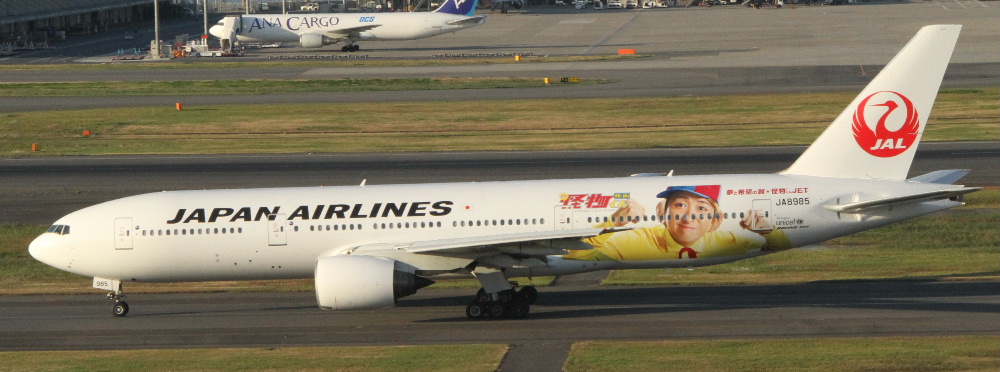 JALの主力機「B−777」(JA8985)です。