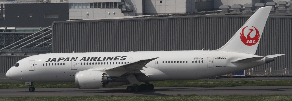 最新鋭機「B787−8」(JA822J)です。